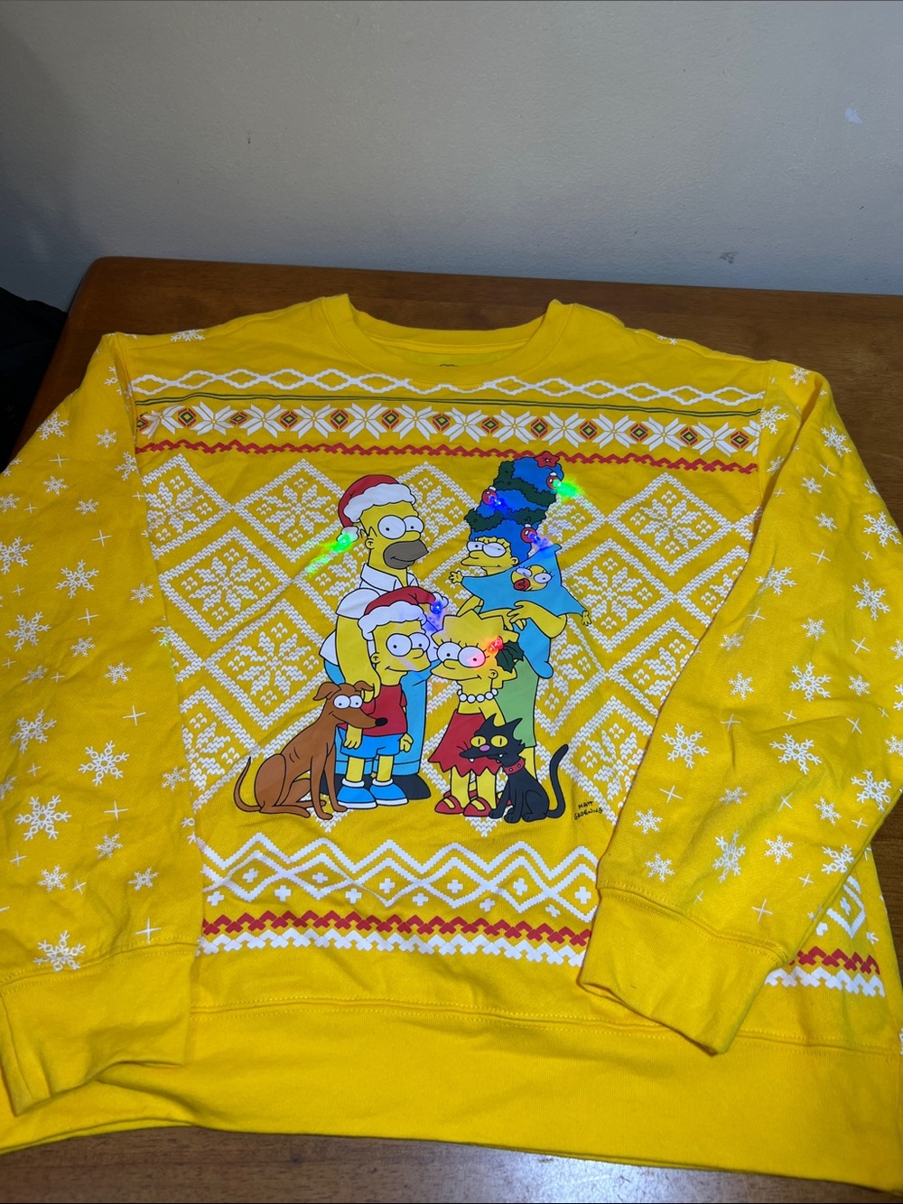 THE SIMPSONS Yellow Simpsons Holiday Crewneck Sweater Size MEDIUM